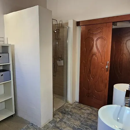 Semesterbostad Hana *